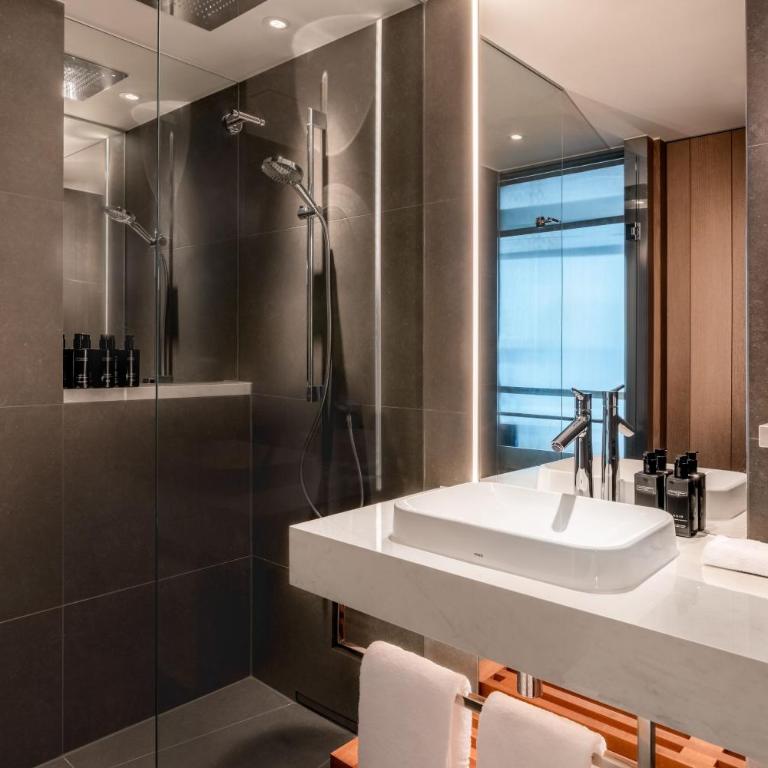 Munich Marriott Hotel City West - Großes Premium Zimmer – Zugang zur M Club Lounge - 6