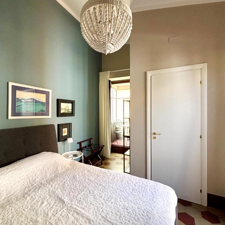 Le Pigne House with terrace in Taormina centre - Two-Bedroom House - 21