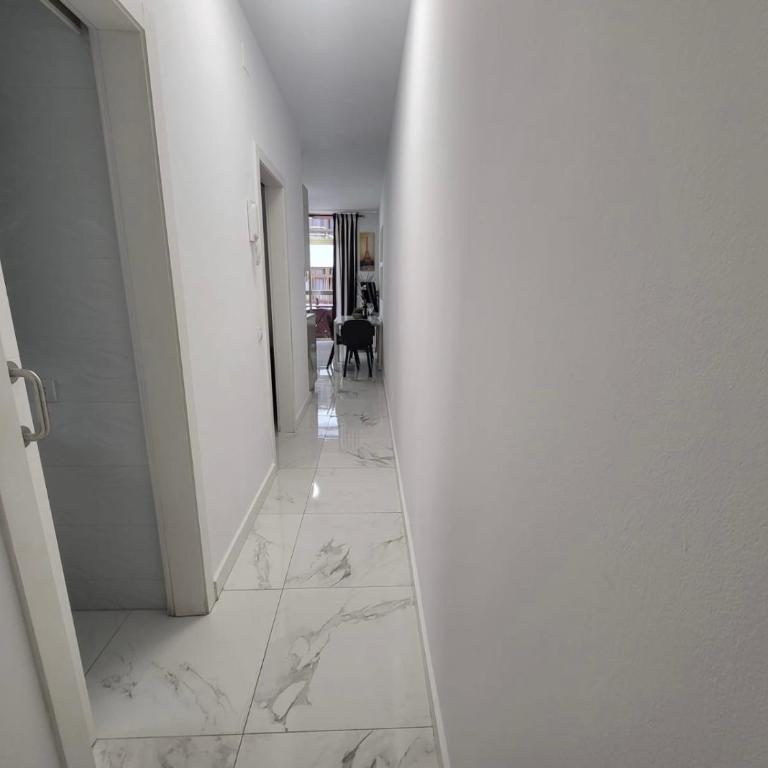 New 2 Bedrooms Gold flat at Las Canteras beach with balcony and Free Parking - Apartamento de 2 dormitorios - 3