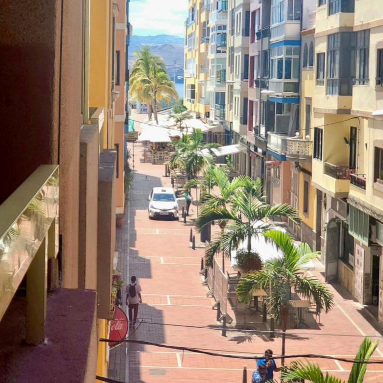 New 2 Bedrooms Gold flat at Las Canteras beach with balcony and Free Parking - Apartamento de 2 dormitorios - 30