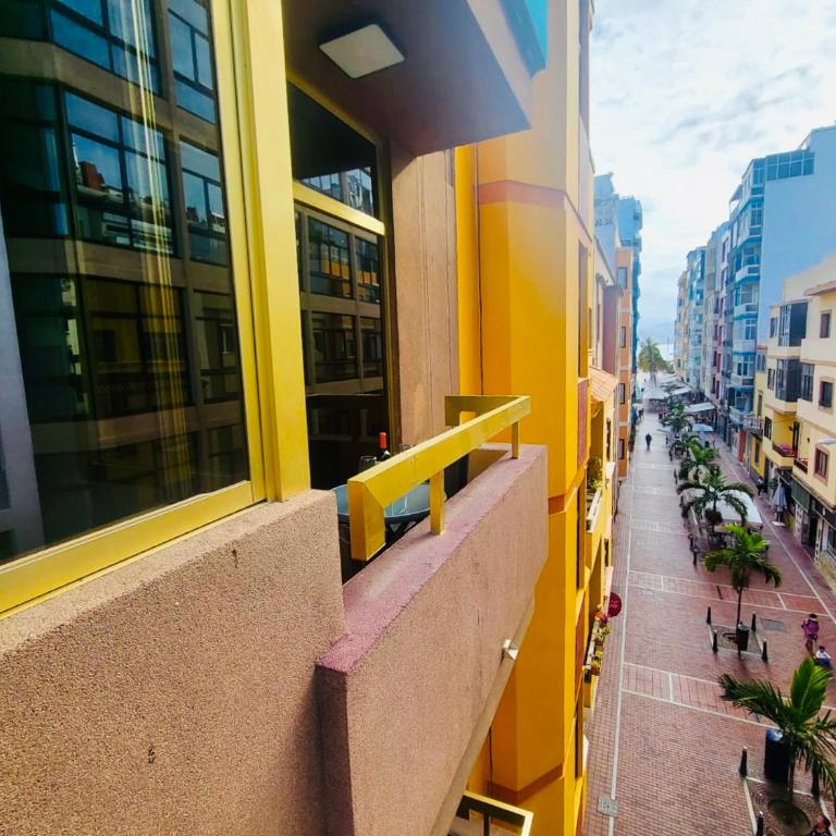 New 2 Bedrooms Gold flat at Las Canteras beach with balcony and Free Parking - Apartamento de 2 dormitorios - 29
