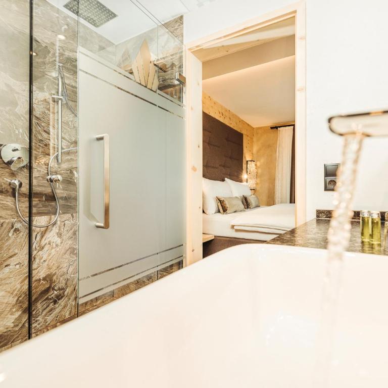 Hotel Bergkristall Zillertal - Adults Only - Doppelzimmer Zirbe - 2