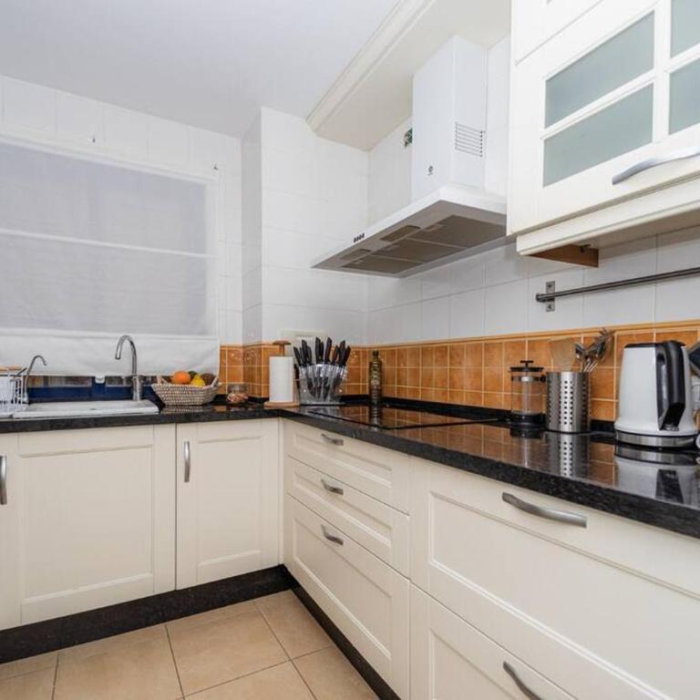 Seaview 2-Bedroom Apartment Pool, Terrace & Cerro Gordo Nature Park - Two-Bedroom Apartment - 16