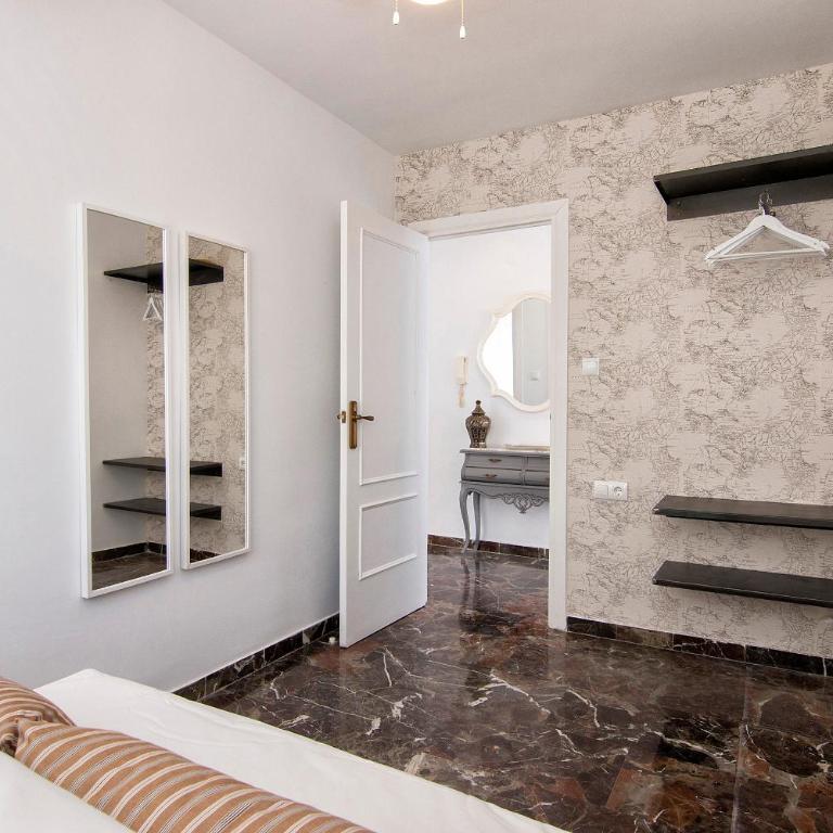 tuGuest Aben Humeya - Three-Bedroom Apartment - 22