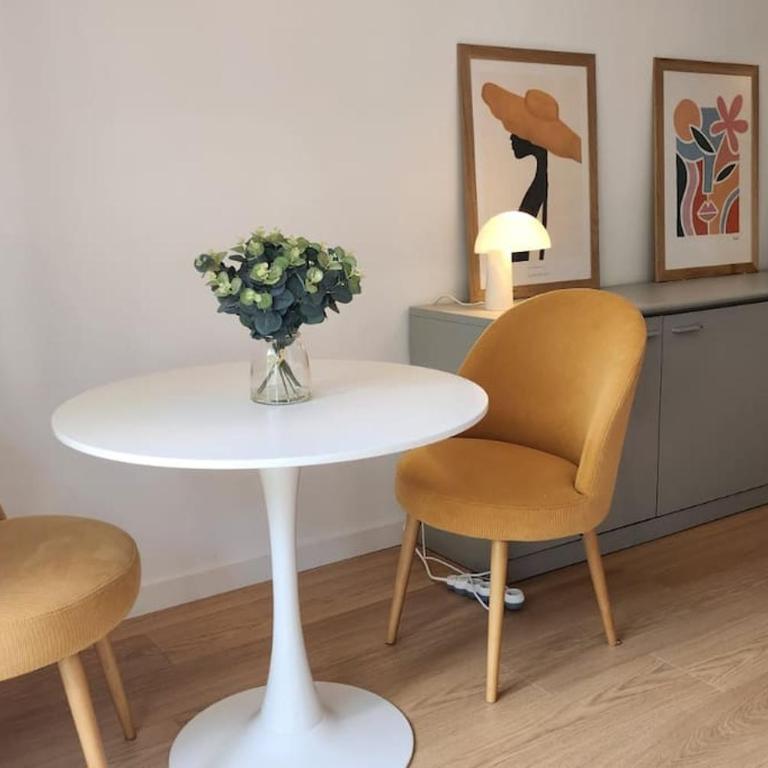 Studio calme avec vue sur un grand Pin parasol - Appartement 1 Chambre - 6