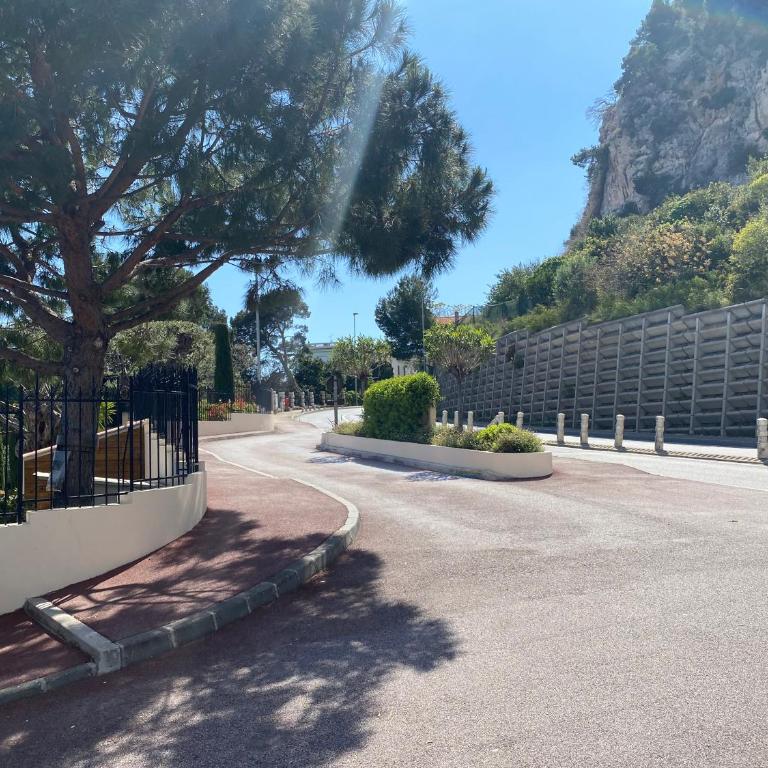 Appartement 3 chambres 130 m2 vue mer avec piscine Cap d'Ail Monaco - Appartement 3 Chambres - 24