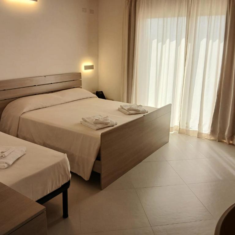 Hotel Borgo Dell'Orso - Camera Tripla Vista Mare Parziale - 4