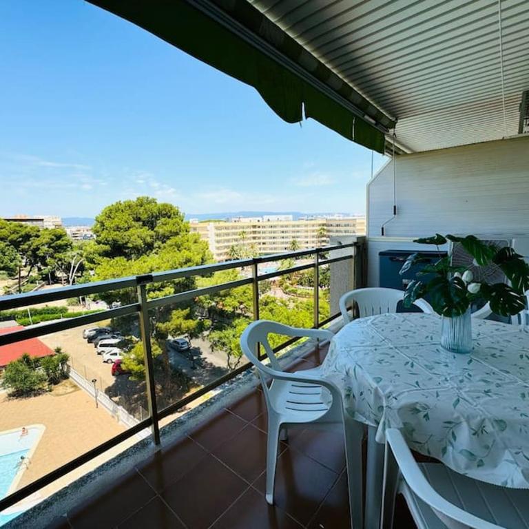 Renovado y moderno espacio con piscina y vistas - Apartamento de 1 dormitorio - 20