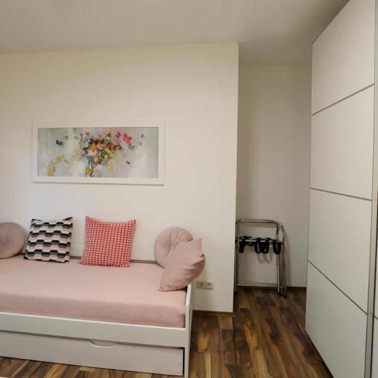 10 min subway U-Bahn to Marienplatz 130 m2 - 4BR - 2Bath - Apartment - 37