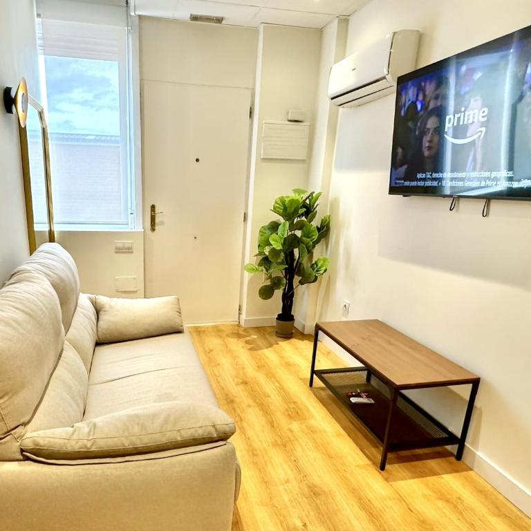 Apartamentos Noviembre - Deluxe One-Bedroom Apartment with City View - 2