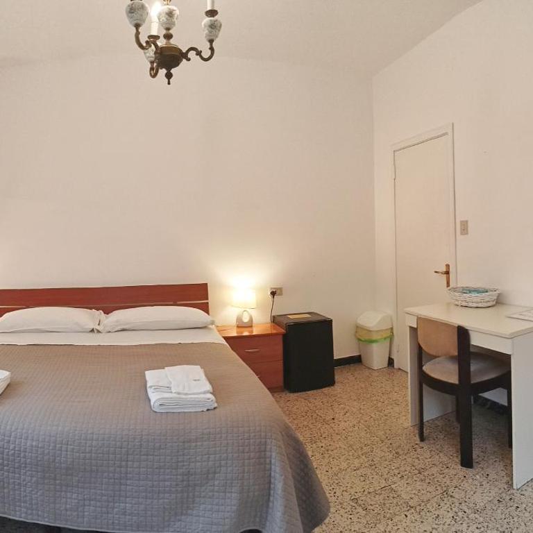 BeeLiving Room&Breakfast - Camera Familiare con Bagno Privato - 9