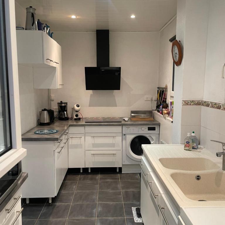 villa les pieds dans l eau - Three-Bedroom House - 11
