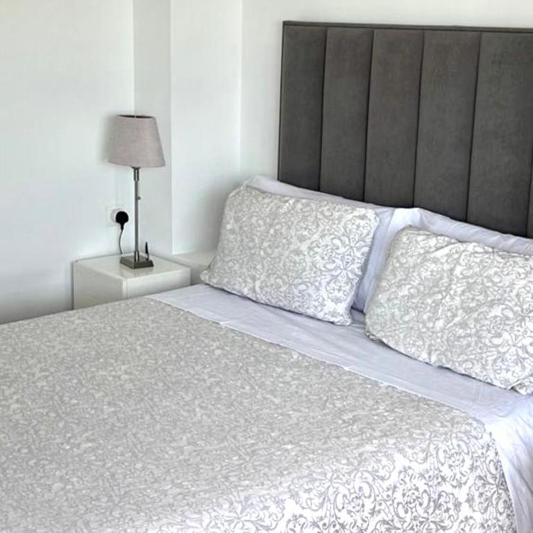 MARBELLA BEACHFRONT- Apartamento junto a la playa y con impresionantes vistas al mar - One-Bedroom Apartment - 38