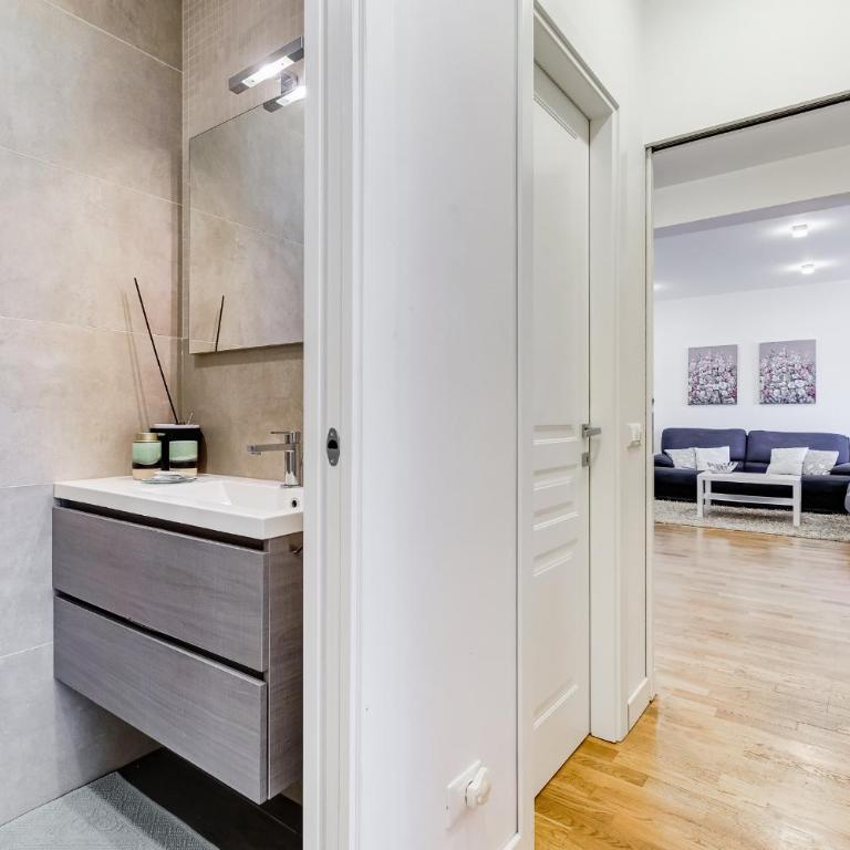 Valle Aurelia Vatican apartment - Beutiful View & Wi-Fi - Three-Bedroom Apartment - 38