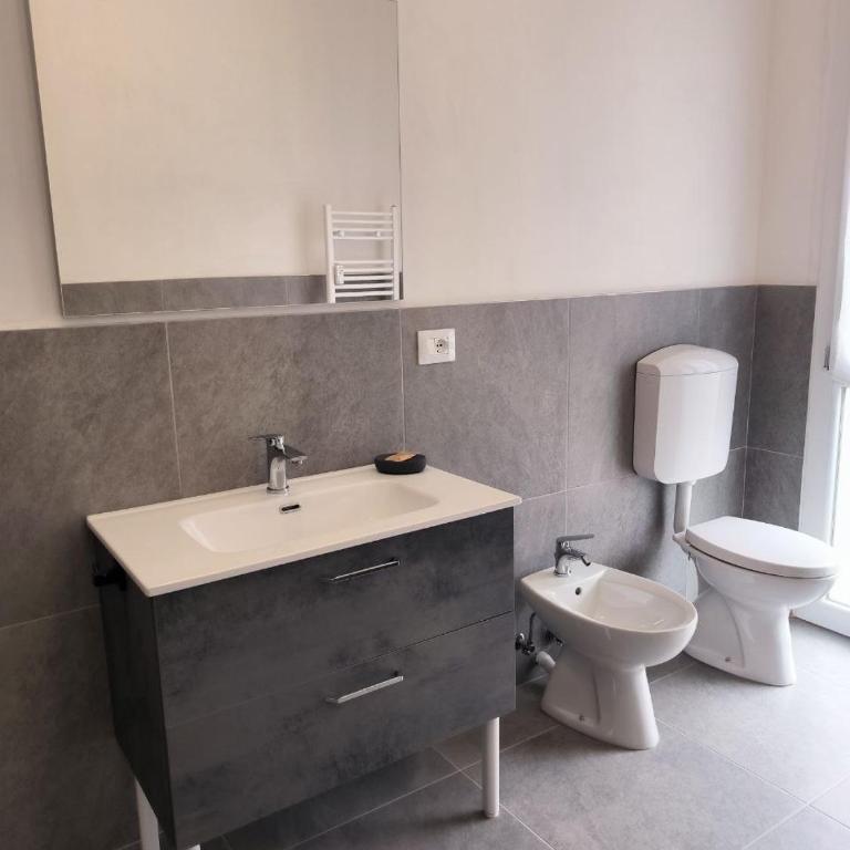 Room 48 Bologna - Double Room with Private Bathroom - 2