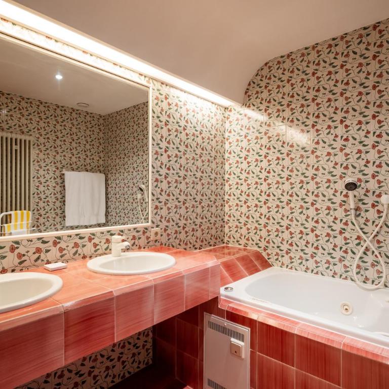 Sporthotel Teresa - Camera tripla/quadrupla Superior Plus con vasca da bagno idromassaggio - 7