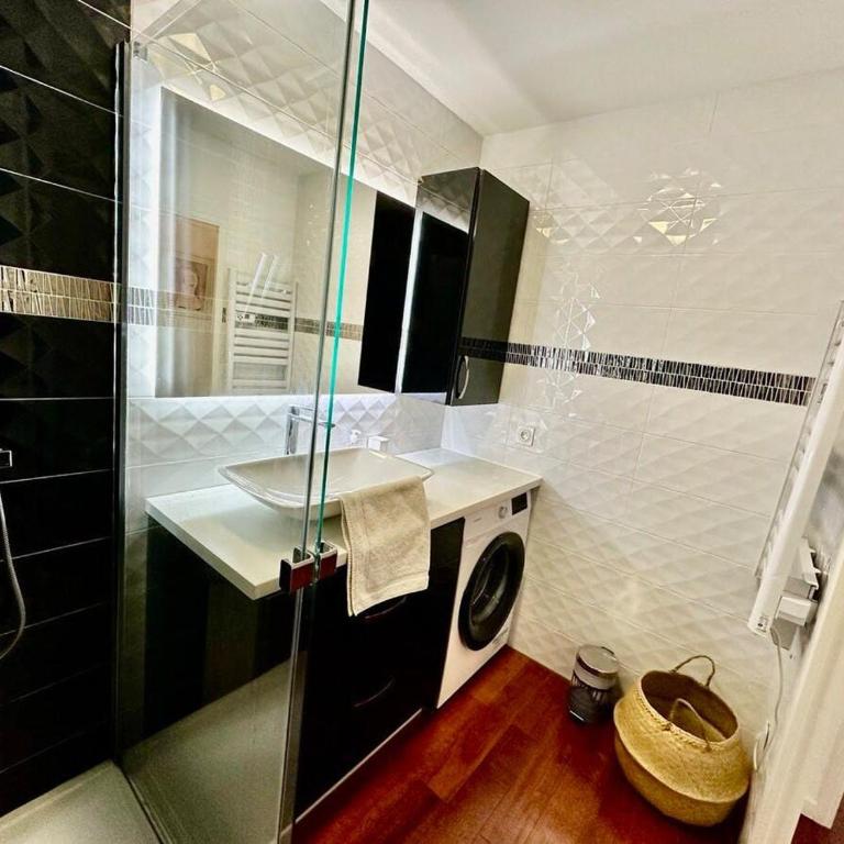 ⁂ Charmant 2 pièces centre-ville avec parking - Apartamento de 2 dormitorios - 18
