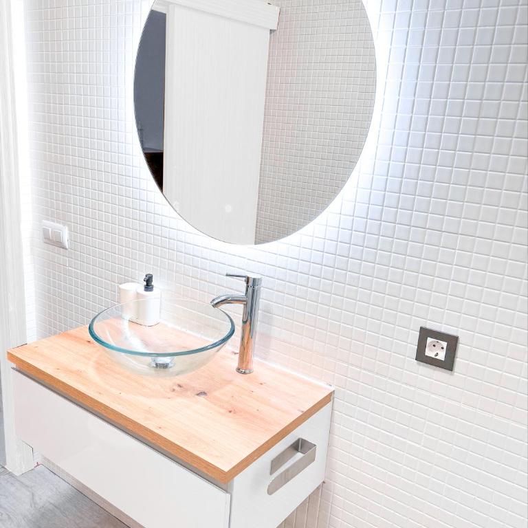 Triana Riverside & Home Cinema - Apartment - 21