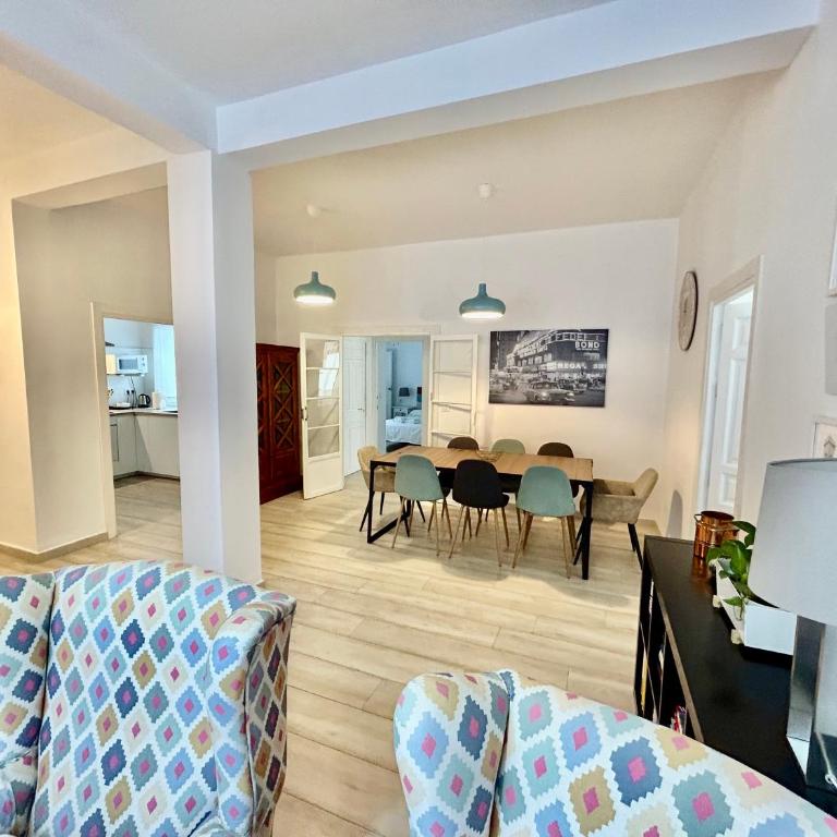 Acogedor apt 8pax 4Bdr 2Bth- CozyHomeSevilla2 - Apartamento - 32