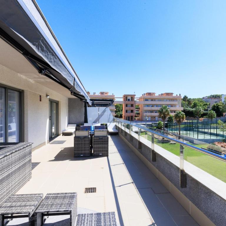 UHC Salou Villa Family Complex - Apartamento Ático de 3 dormitorios con vistas a la piscina - 14