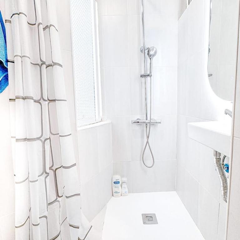 Triana Riverside & Home Cinema - Apartment - 24