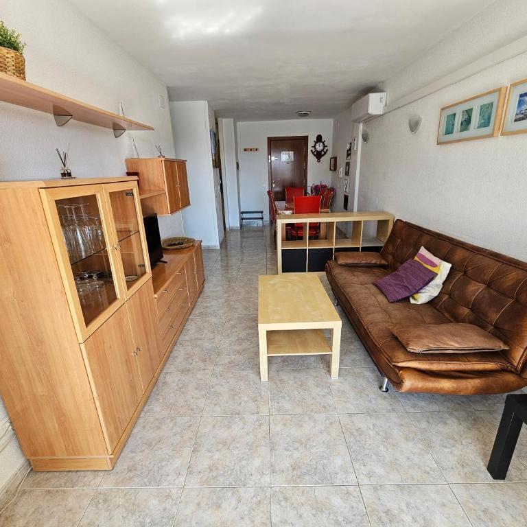 Appartement tout confort terrasse 21 m2 pleins sud wifi proche port aventura centre et plage 2 chambres 2 SDB piscine - Apartamento de 2 dormitorios - 13