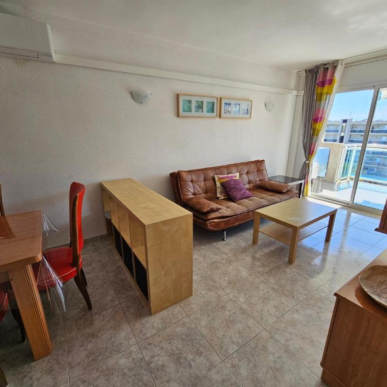 Appartement tout confort terrasse 21 m2 pleins sud wifi proche port aventura centre et plage 2 chambres 2 SDB piscine - Apartamento de 2 dormitorios - 19