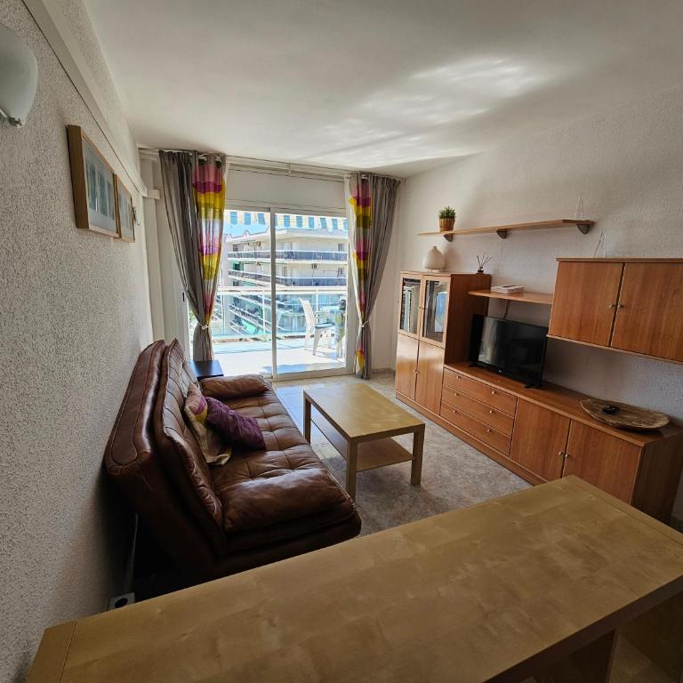 Appartement tout confort terrasse 21 m2 pleins sud wifi proche port aventura centre et plage 2 chambres 2 SDB piscine - Apartamento de 2 dormitorios - 20