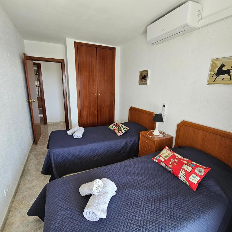 Appartement tout confort terrasse 21 m2 pleins sud wifi proche port aventura centre et plage 2 chambres 2 SDB piscine - Apartamento de 2 dormitorios - 24