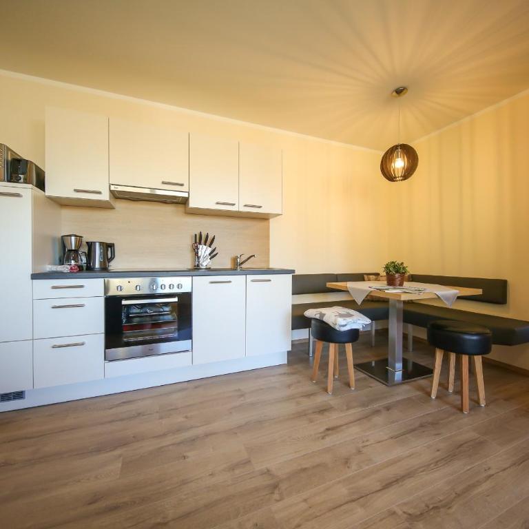 Residence Alpin - Apartment mit 1 Schlafzimmer und einem Balkon - 4 - 10