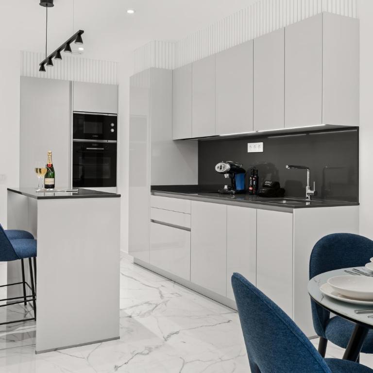 7 Luxury Suites By KARAT - Apartamento de 2 dormitorios con balcón y vistas al mar - 10