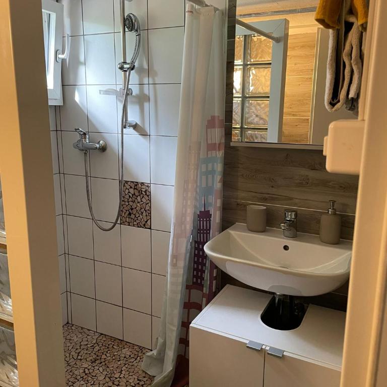 Appartement 1 pièce entresol 30 m2 proche du centre et bain thermal - Apartment mit 1 Schlafzimmer - 8