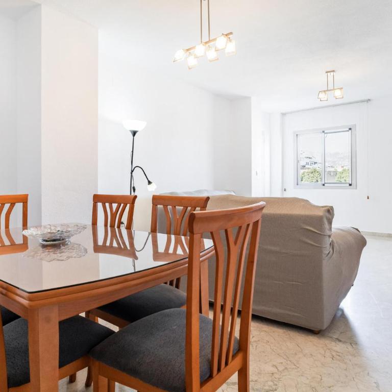 Lovely Apartment In Torre Del Mar - Apartamento de 3 dormitorios - 2