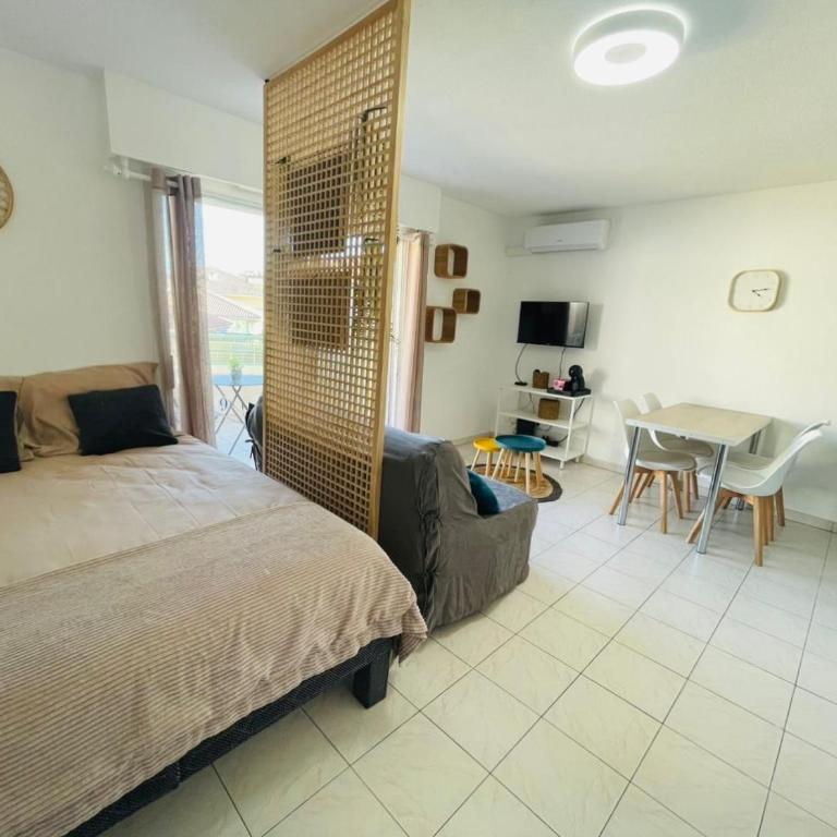 Studio climatisé - Port Fréjus, plage à 250m - Studio - 4