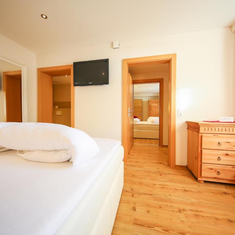 Residence Alpin - Apartment mit 2 Schlafzimmern und Terrasse - Nr. 1 - 11