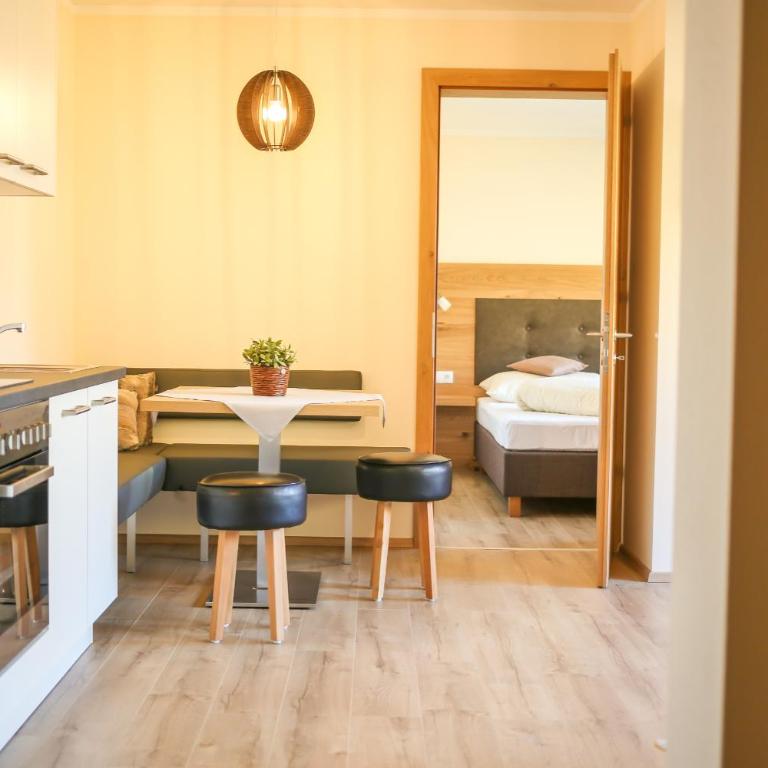 Residence Alpin - Apartment mit 1 Schlafzimmer und einem Balkon - 4 - 7