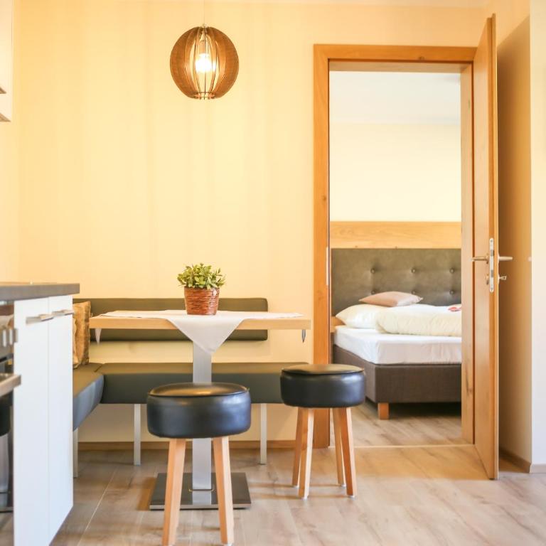 Residence Alpin - Apartment mit 1 Schlafzimmer und einem Balkon - 4 - 8