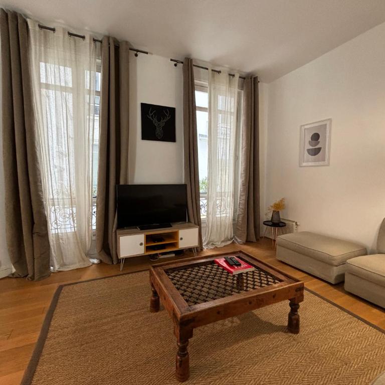 Chic Champs Elysées - air conditioning - One-Bedroom Apartment - 9