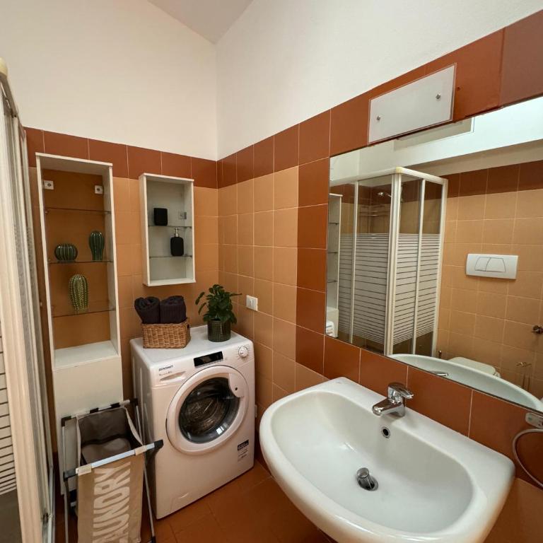 Attico con Balcone in Centro a Milano Isola - Appartamento con 1 Camera da Letto - 9