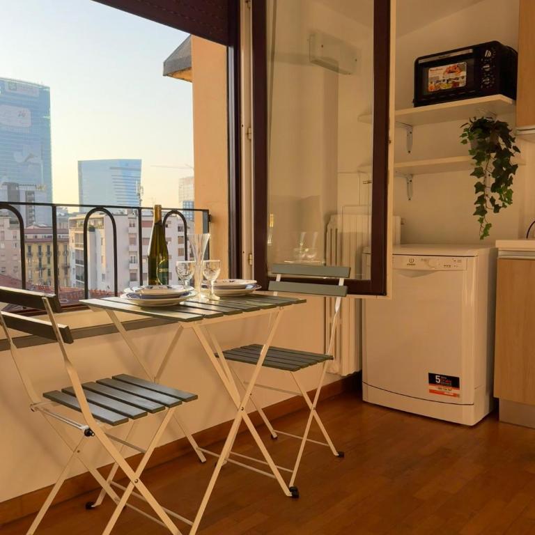 Attico con Balcone in Centro a Milano Isola - Appartamento con 1 Camera da Letto - 2