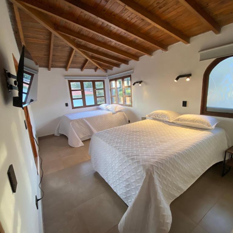Habitación con baño privado en casa de campo ubicada en Santa Elena - Habitación Familiar - 1