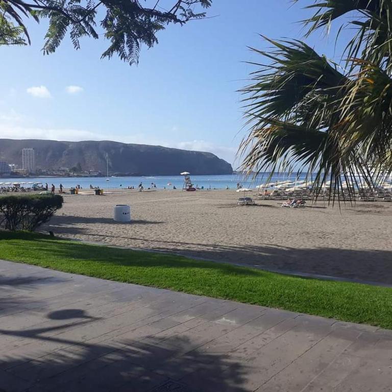 Luxury villa with private pool and cinema by Vapagó Tenerife - Villa - 40