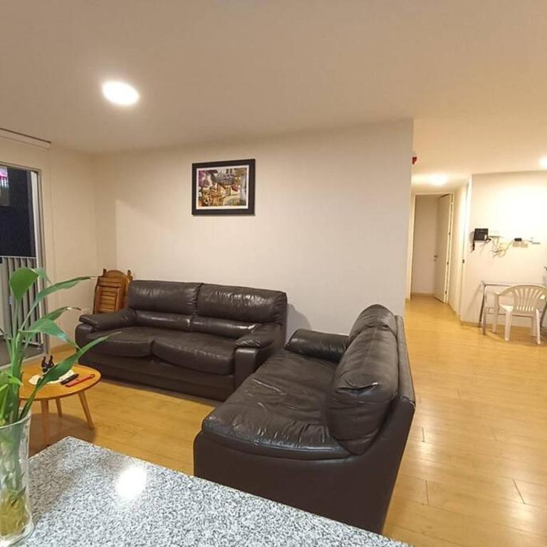 Departamento confortable a 5 min de Plaza San Miguel y 15 min del aeropuerto - Apartamento de 3 dormitorios - 10