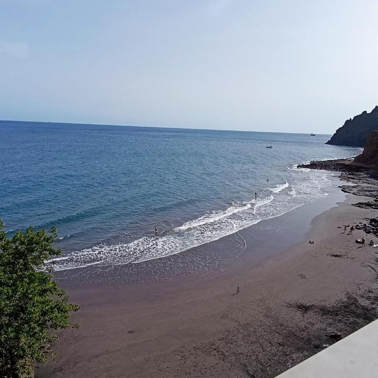 Apartamento Paraíso Playa Chica Santa Cruz de Tenerife - Apartamento de un dormitorio independiente y dos camas individuales en la sala de estar - 1