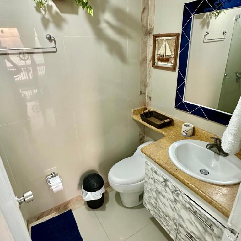 Aptartamentos Temáticos con balcón panorámico frente a la Playa - Two-Bedroom Apartment - 4