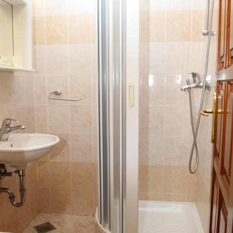 Adriatic Apartment - Trokrevetna Soba sa Balkonom - 2