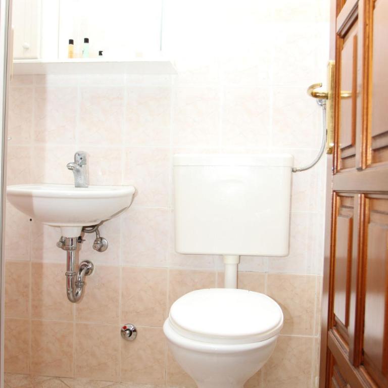Adriatic Apartment - Dvokrevetna Soba sa Bračnim Krevetom i Pogledom na More - 2