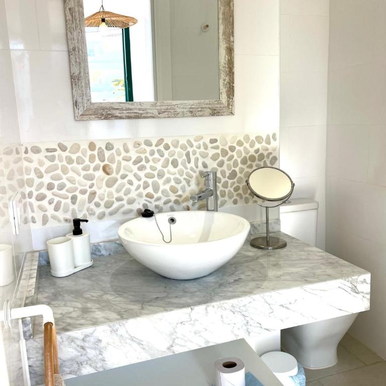 Lilias home - private heatable pool, BBQ, free wifi - Three-Bedroom Apartment - 44