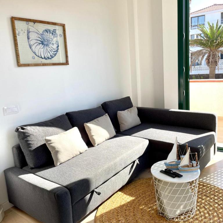 Lilias home - private heatable pool, BBQ, free wifi - Three-Bedroom Apartment - 33