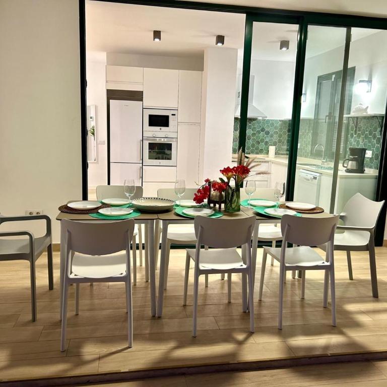 Lilias home - private heatable pool, BBQ, free wifi - Three-Bedroom Apartment - 52